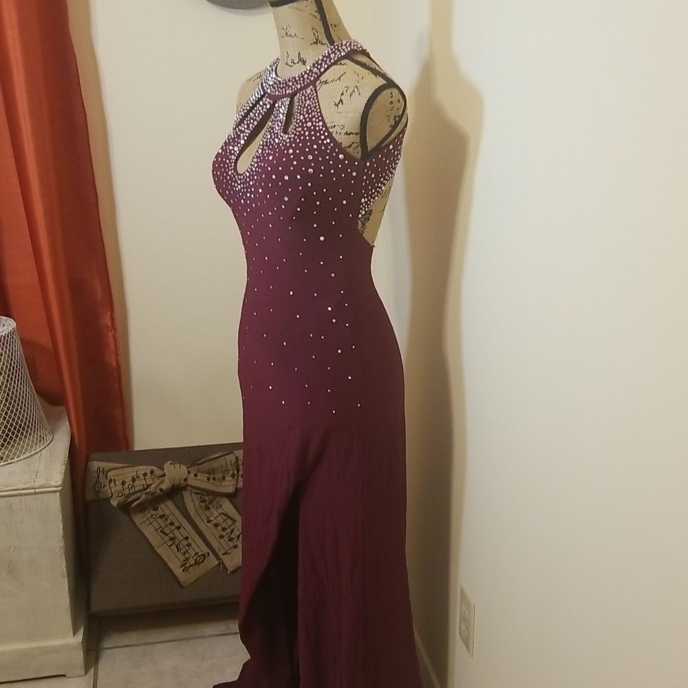 Morgan & Co. Burgundy Embellished Halter Maxi Gown Low Back Size 1/2 - Picture 5 of 10